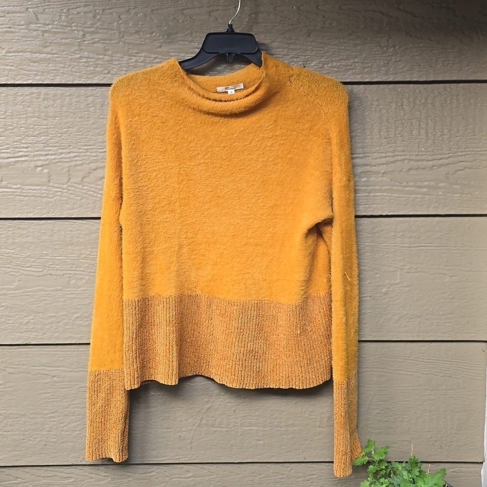 89th & Madison gold dust stretchy sweater M oversized